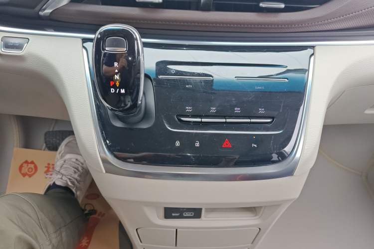 Used Buick GL8 2023 Land Executive Class Comfort Model
