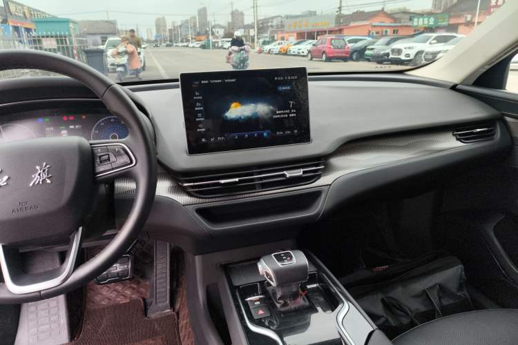 Used Hongqi E-QM5 2022 431 km Charge & Enjoy Edition
