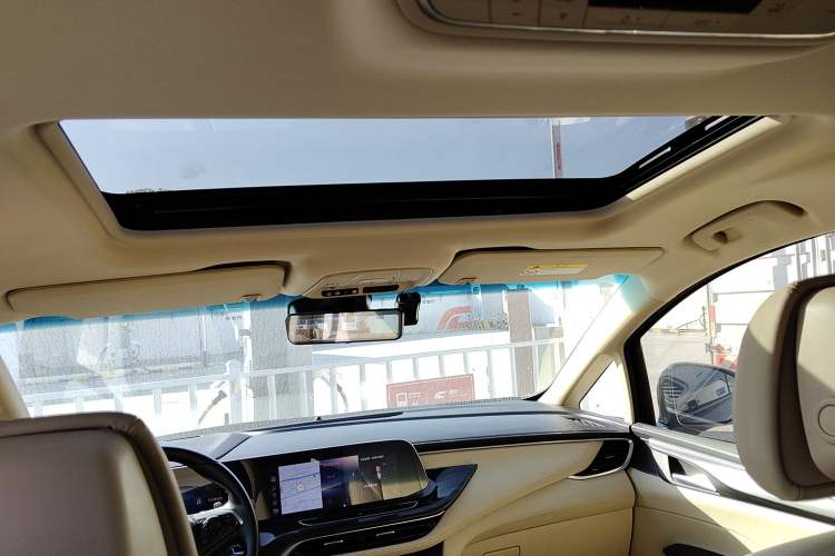 Used Buick GL8 2023 ES Lu Zun Deluxe Model
