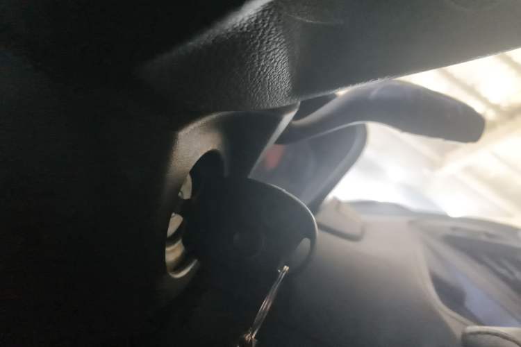 Used Ford Transit 2017 2.0T Diesel Multi-Purpose Commercial Vehicle Short Wheelbase Low Roof China V Standard