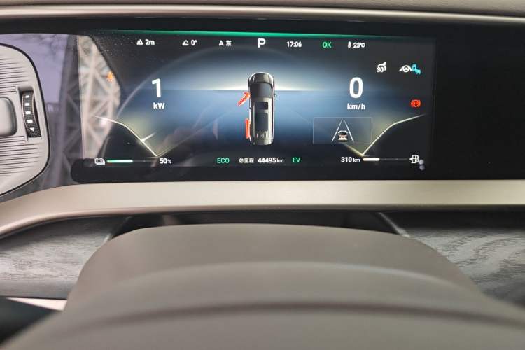 Used Denza D9 2022 DM-i 1040 Prestige Model