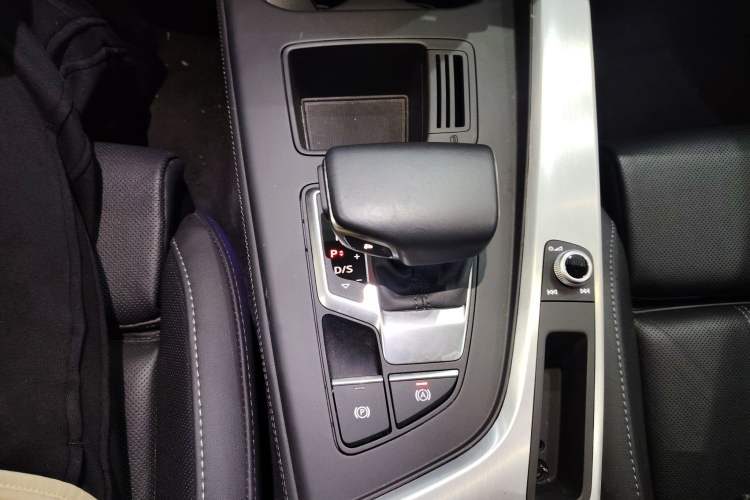 Used Audi A4L 2022 40 TFSI Luxury Dynamic Model