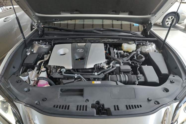 Used Lexus ES 2020 300h Premier Edition
