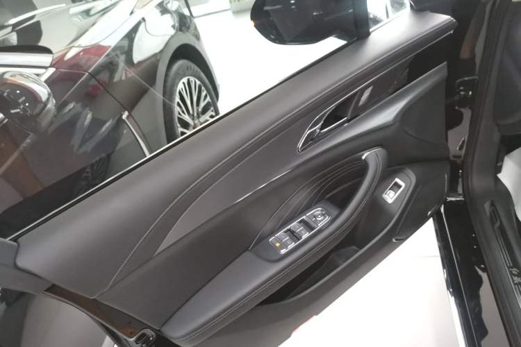 Used Hongqi H5 2023 2.0T Automatic Smart Connect Flagship Edition
