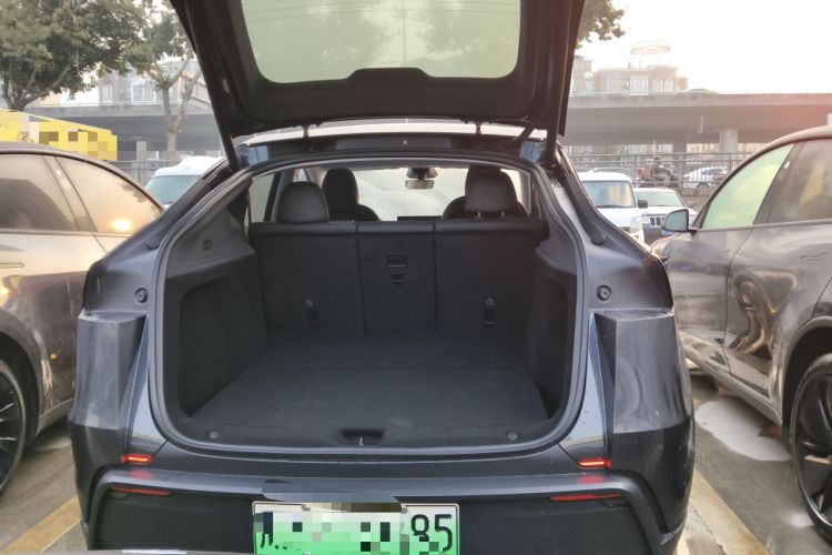 Used Tesla Model Y 2025 Long-Range All-Wheel-Drive Version