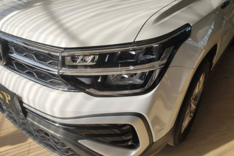 Used Volkswagen Tharu 2023 300TSI Two-Wheel-Drive Crescent Edition
