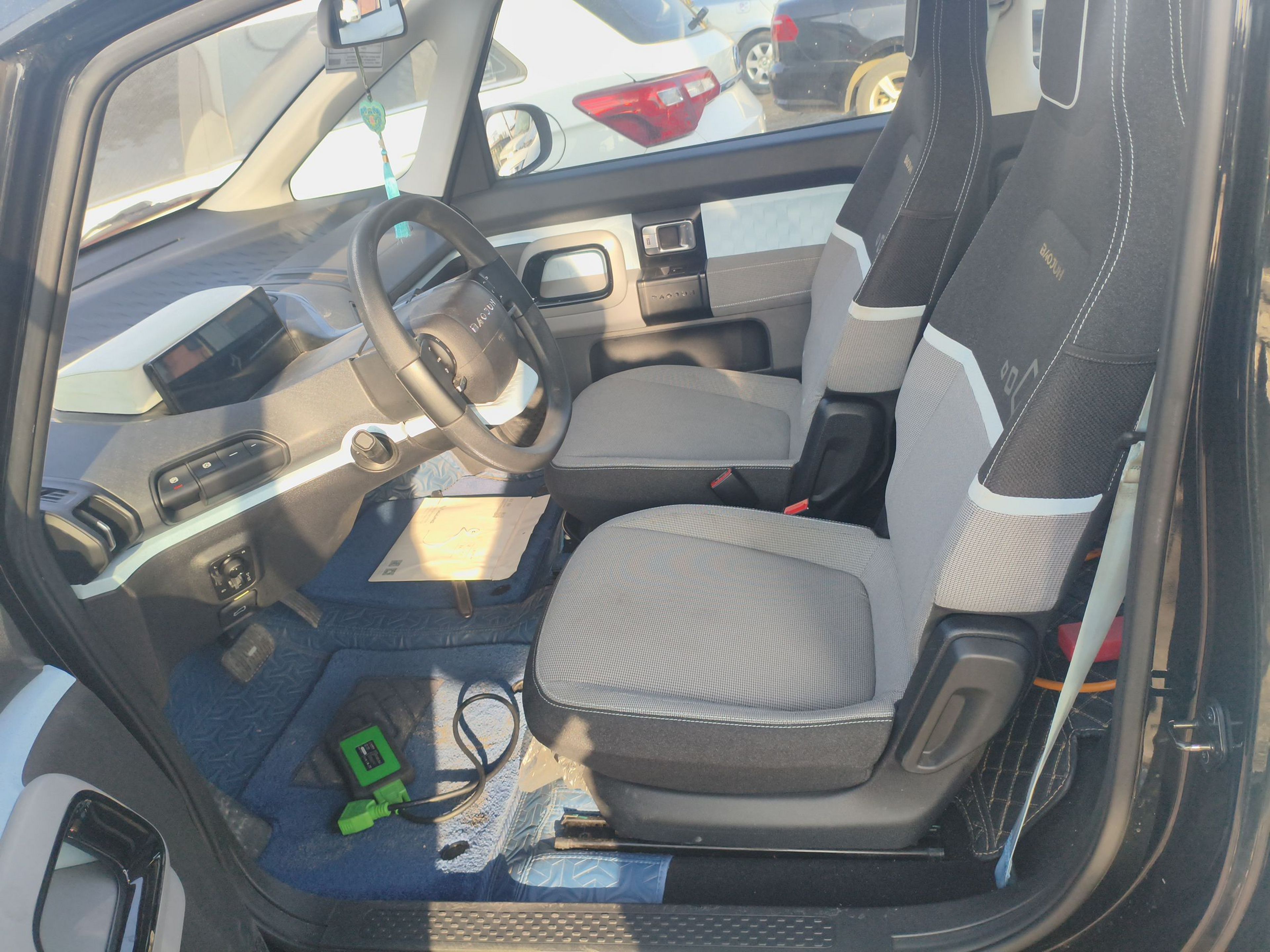 Переднее сиденье в автомобиле