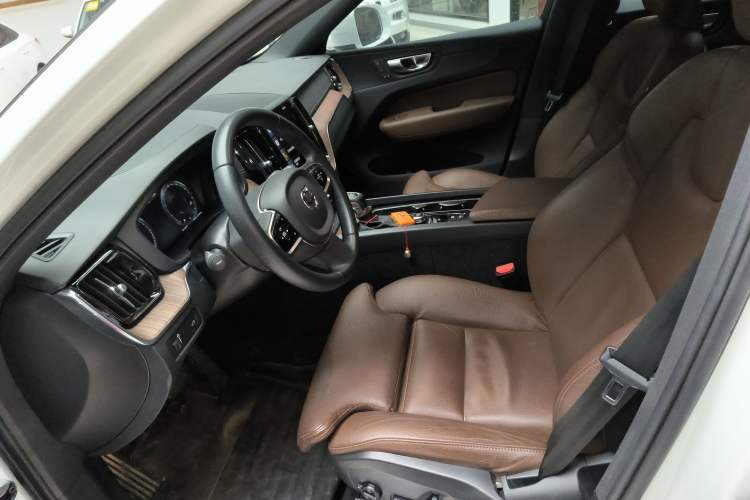 Used Volvo XC60 2021 T5 4x4 Smart Luxury Edition