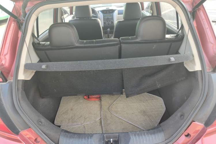 Used Venucia R50 2014 1.6L Automatic Splendid Edition
