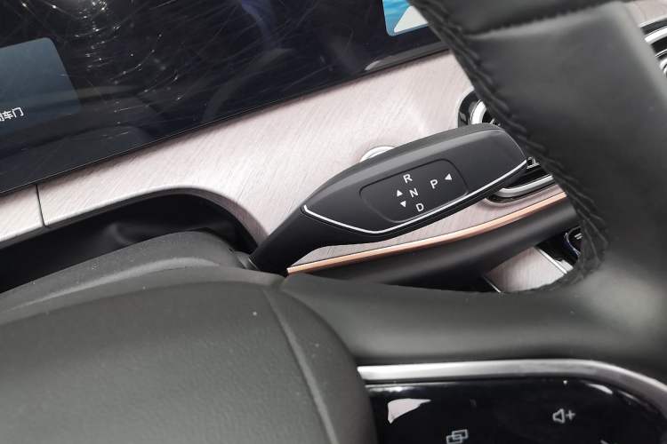 Used Chery Tiggo 9 2025 2.0T Dual-Clutch Two-Wheel Drive Luxury Edition 5 Seats
