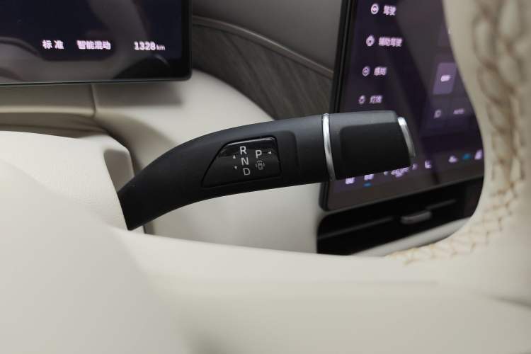 Used Wey Gaoshan 2025 Four-Wheel Drive Alpine 8