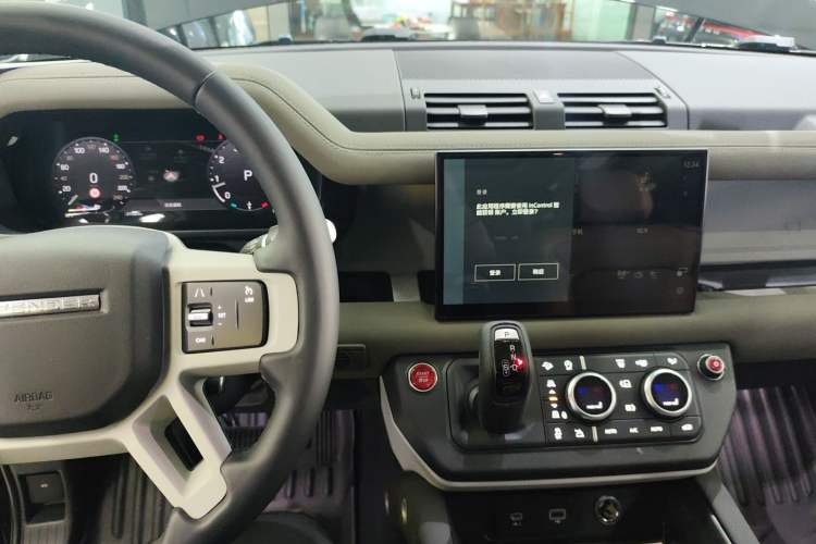 Used Land Rover Defender 2023 Facelift 90 2.0T P300 SE
