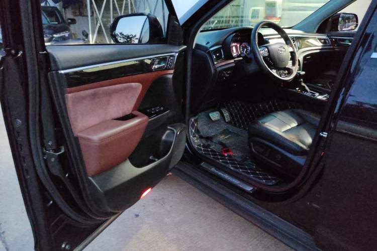 Used GAC Trumpchi GS8 2017 320T Two-Wheel Drive Luxury Smart Connectivity Version (7 Seats)