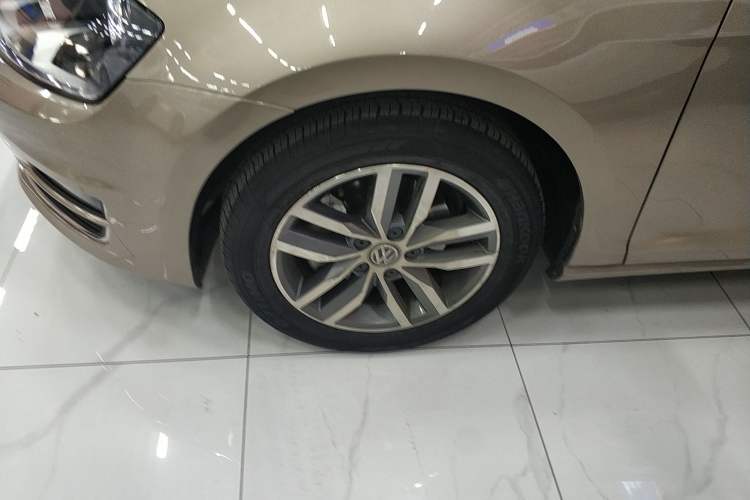 Used Volkswagen Golf 2016 230TSI Automatic Luxury Version
