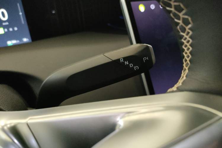 Used  11 2022 Long-Range Dual-Motor Luxury Edition 5 Seats
