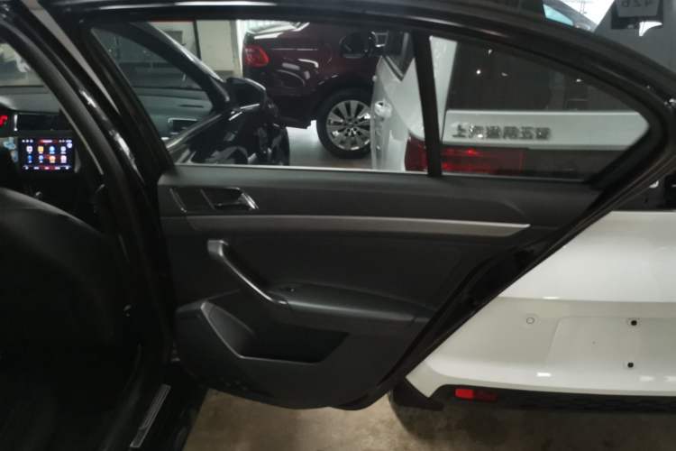 Used Volkswagen Lavida 2015 230TSI DSG Comfort Edition
