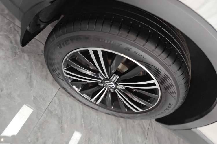 Used Volkswagen Tiguan L 2021 330TSI Automatic Two-Wheel Drive Smart Edition
