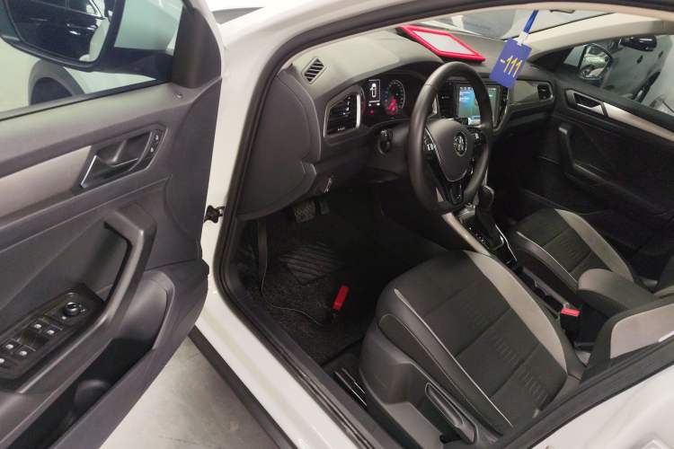 Used Volkswagen T-ROC 2018 230TSI DSG Two-Wheel Drive Advanced Version China VI Standard
