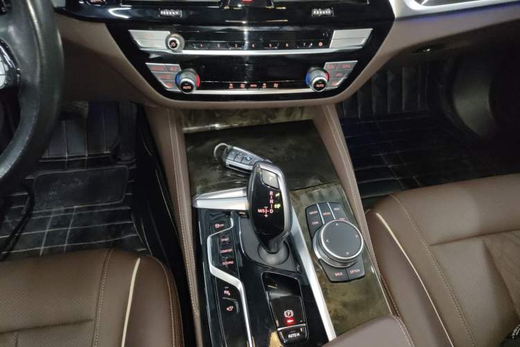 Used BMW 5 Series 2021 525Li Luxury Package