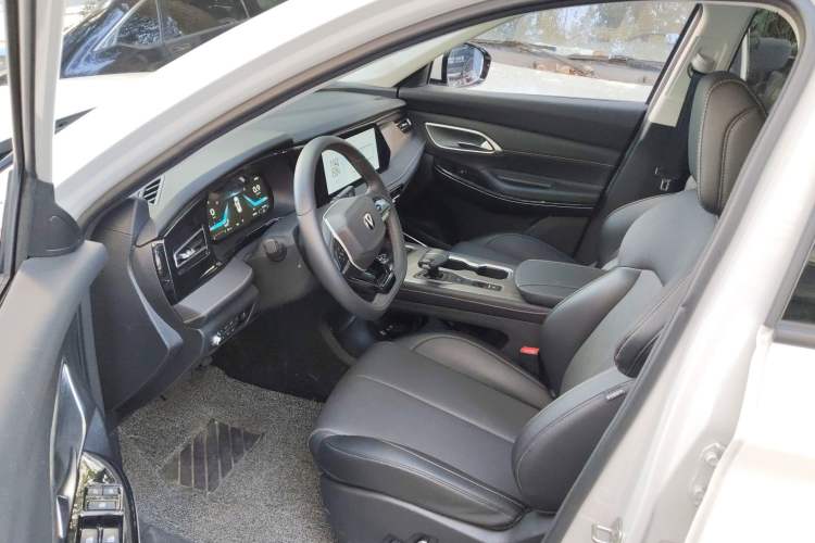 Used Changan X7 PLUS 2024 1.5T Automatic Luxury 7-Seater
