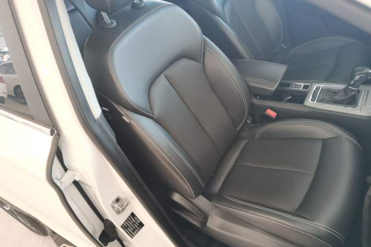 Used Roewe RX5 2016 30T Two-Wheel Drive Automatic Internet Smart Edition