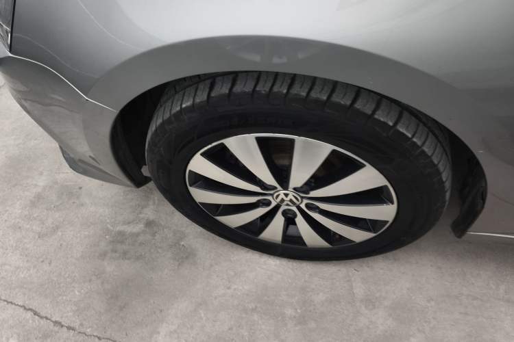 Used Volkswagen Sagitar 2017 230TSI Automatic Comfort Version
