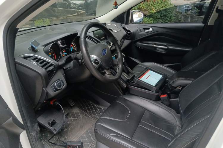 Used Ford Kuga 2015 2.0L GTDi Four-Wheel-Drive Sport Model
