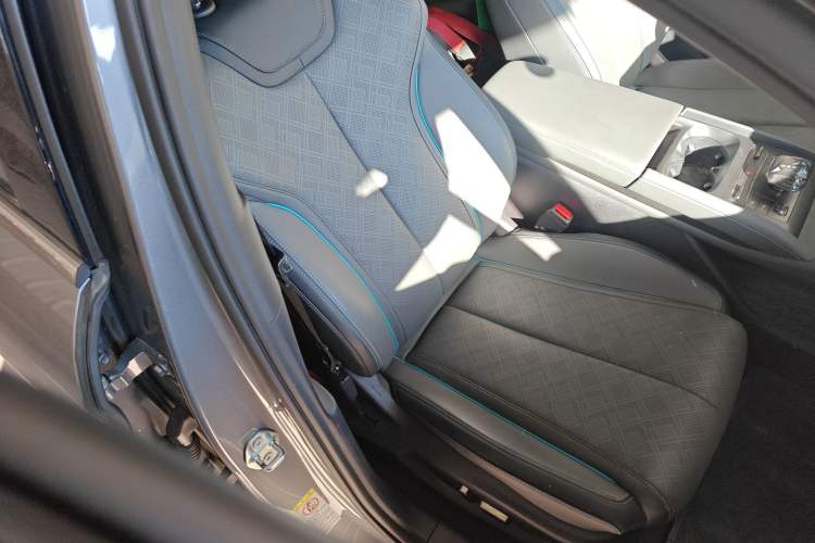 Used BYD Qin L 2025 DM-i Smart Drive 120KM Excellence Model