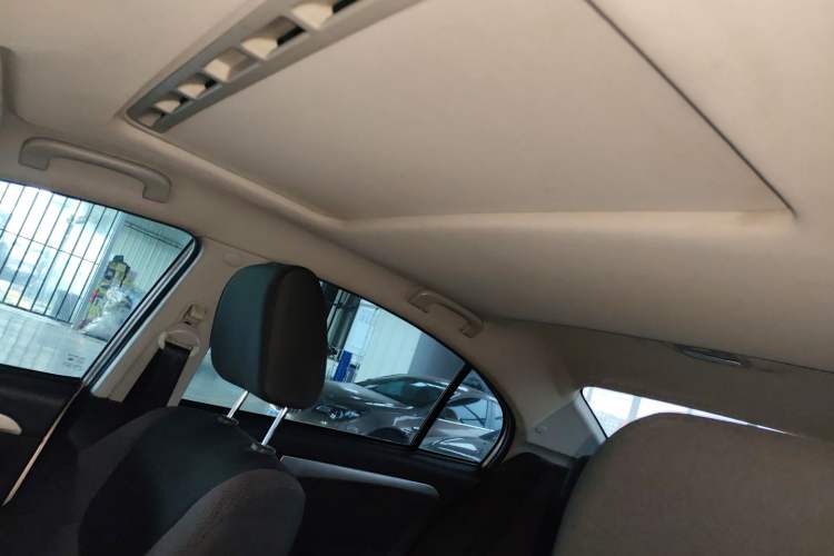 Used Roewe 350 2015 1.5L Automatic Luxury Sunroof Edition
