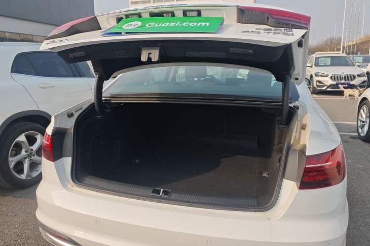 Used Audi A4L 2020 40 TFSI Fashionable and Elegant Model
