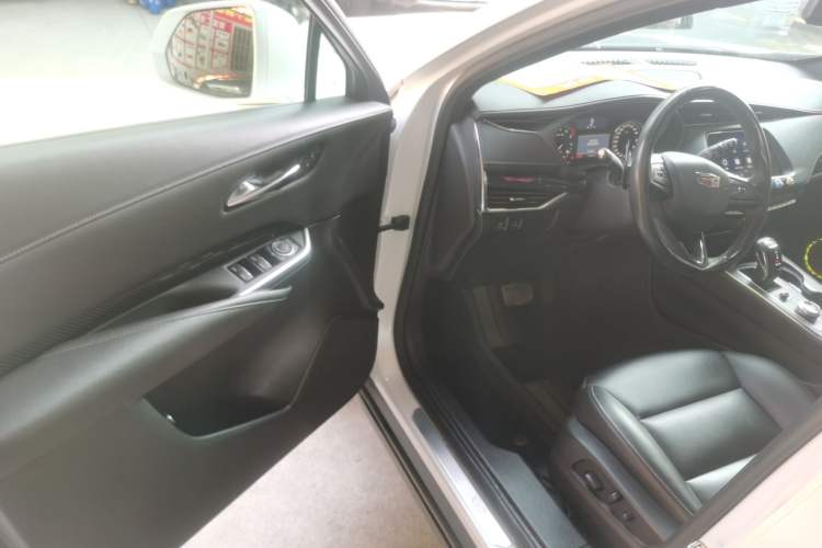 Used Cadillac XT4 2018 28T Two-Wheel-Drive Luxury Model