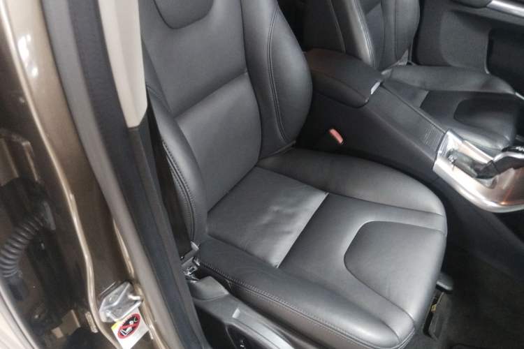 Used Volvo XC60 2015 T5 Smart Upgrade Model
