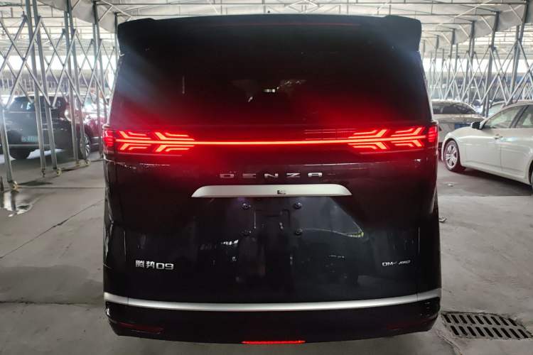 Used Denza D9 2024 DM-i 980 Four-Wheel Drive Prestige Model
