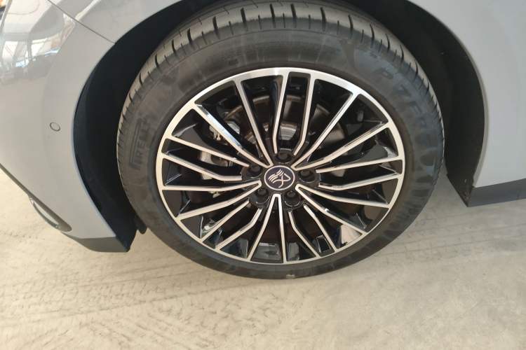 Used BYD Han 2025 DM-i Intelligent Driving Edition 125KM LiDAR Flagship Model
