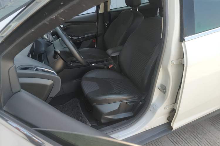 Used Ford Focus 2015 Hatchback 1.6L Automatic Fashion Edition
