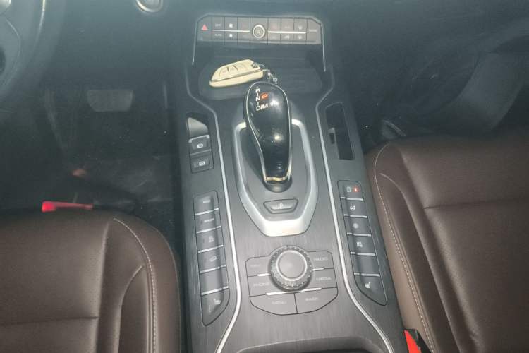 Used Wey VV6 2020 2.0T Two-Wheel Drive Smart Protection+
