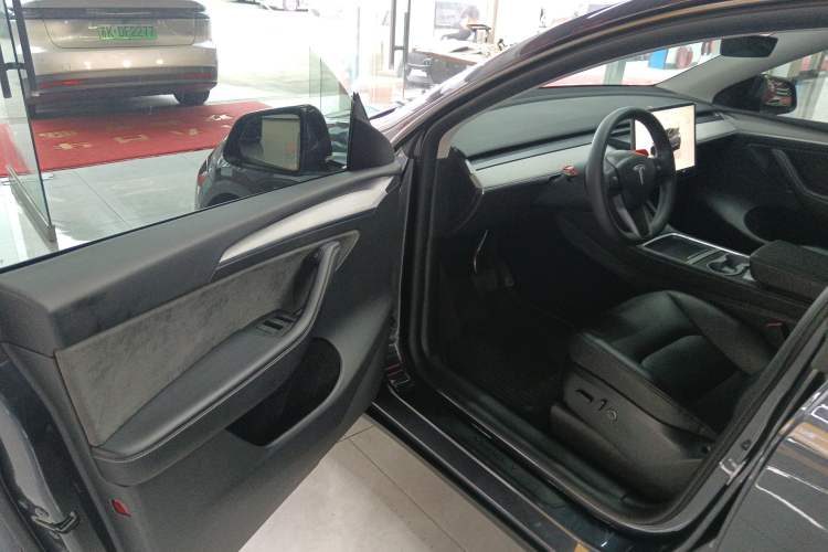 Used Tesla Model Y 2024 Long-Range All-Wheel-Drive Version
