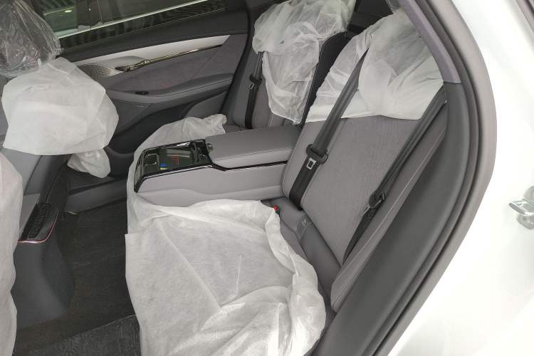 Used VOYAH PASSION 2024 PHEV Four-Wheel Drive Ultra-Long Range Executive Edition
