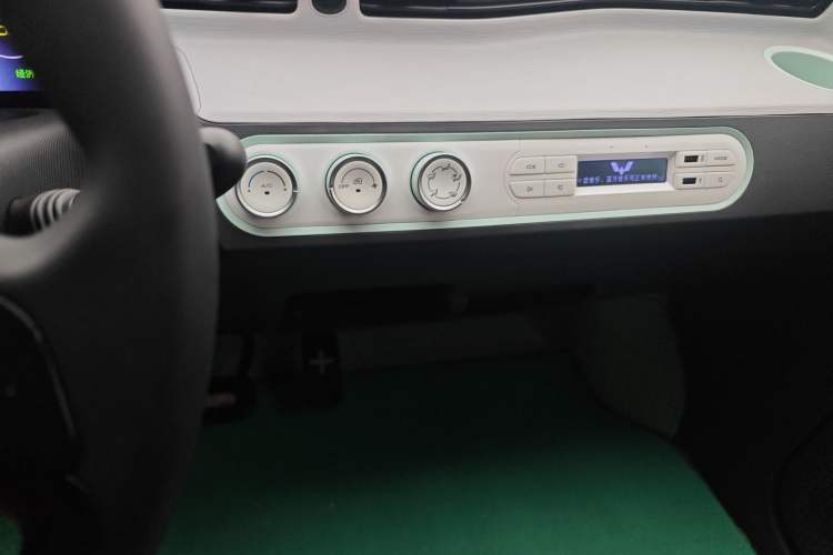 Used Wuling Hongguang MINIEV 2021 Macaron Sandwich Model 120 km Lithium NMC
