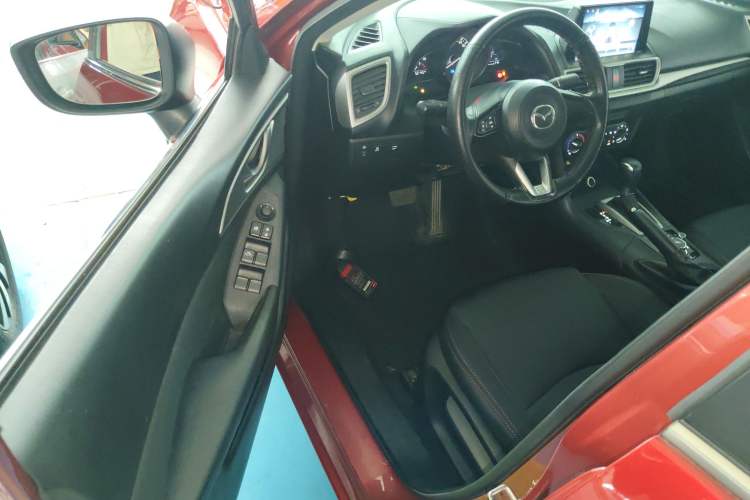 Used Mazda Mazda 3 Axela 2019 Cloud-Controlled Version Sedan 1.5L Automatic Comfort Trim China VI Standard
