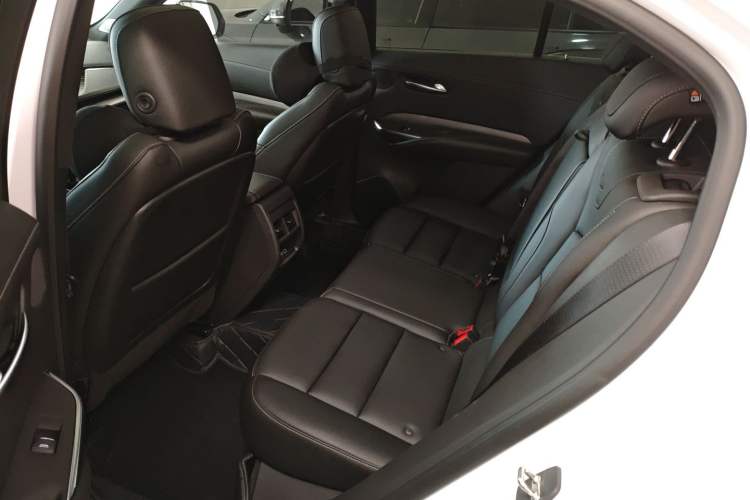 Used Cadillac XT4 2024 28T Two-Wheel-Drive Luxury Version
