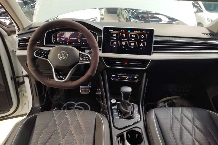 Used Volkswagen Tiguan L 2023 330TSI Automatic Two-Wheel Drive R-Line Enjoyment Edition
