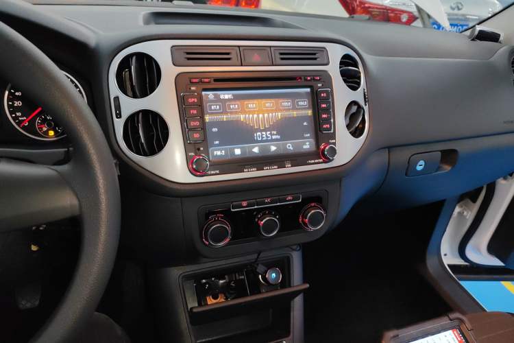 Used Volkswagen Tiguan 2015 1.8TSI Manual Two-Wheel Drive Fashion Edition
