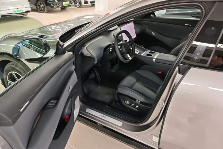 Used  YU7 2025 Ultra-Long Range All-Wheel Drive Pro Version
