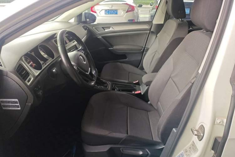 Used Volkswagen Golf 2015 1.4TSI Comfort Travel Edition
