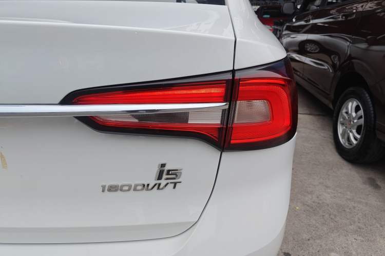 Used Roewe i5 2020 1.5L Automatic 4G Connect Luxury Flagship Edition
