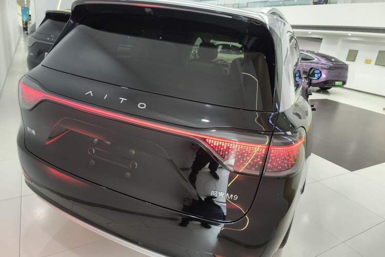 Used Hima AITO M9 2024 Range-Extended Ultra Version 52 kWh 5-Seater Model
