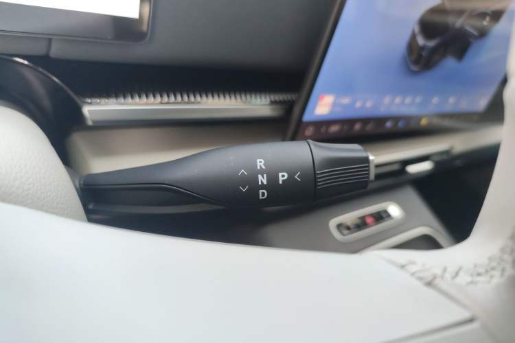 Used VOYAH Dream 2025 PHEV Four-Wheel-Drive Flagship Kunpeng Edition
