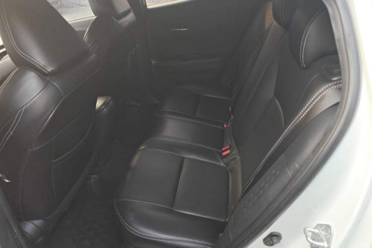 Used Toyota IZOA 2021 2.0L Enjoy Edition
