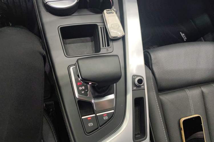 Used Audi A4L 2022 40 TFSI Luxury Dynamic Model
